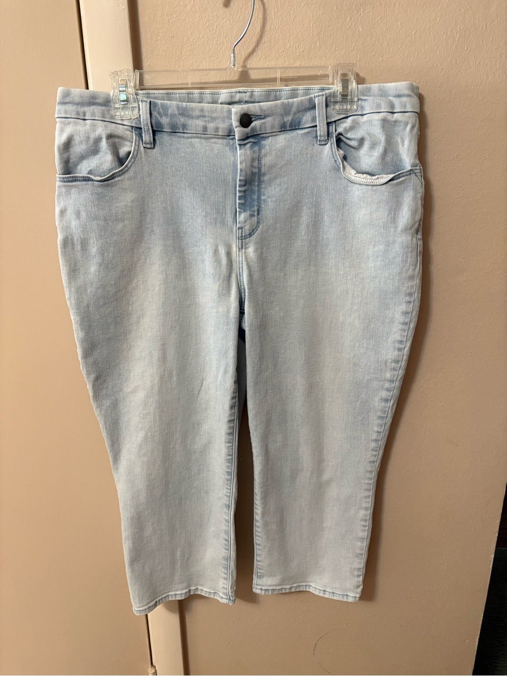 Chicos Perfect Stretch Girlfriend Slim Leg Capri Jeans Sz 2.5. Sz 14